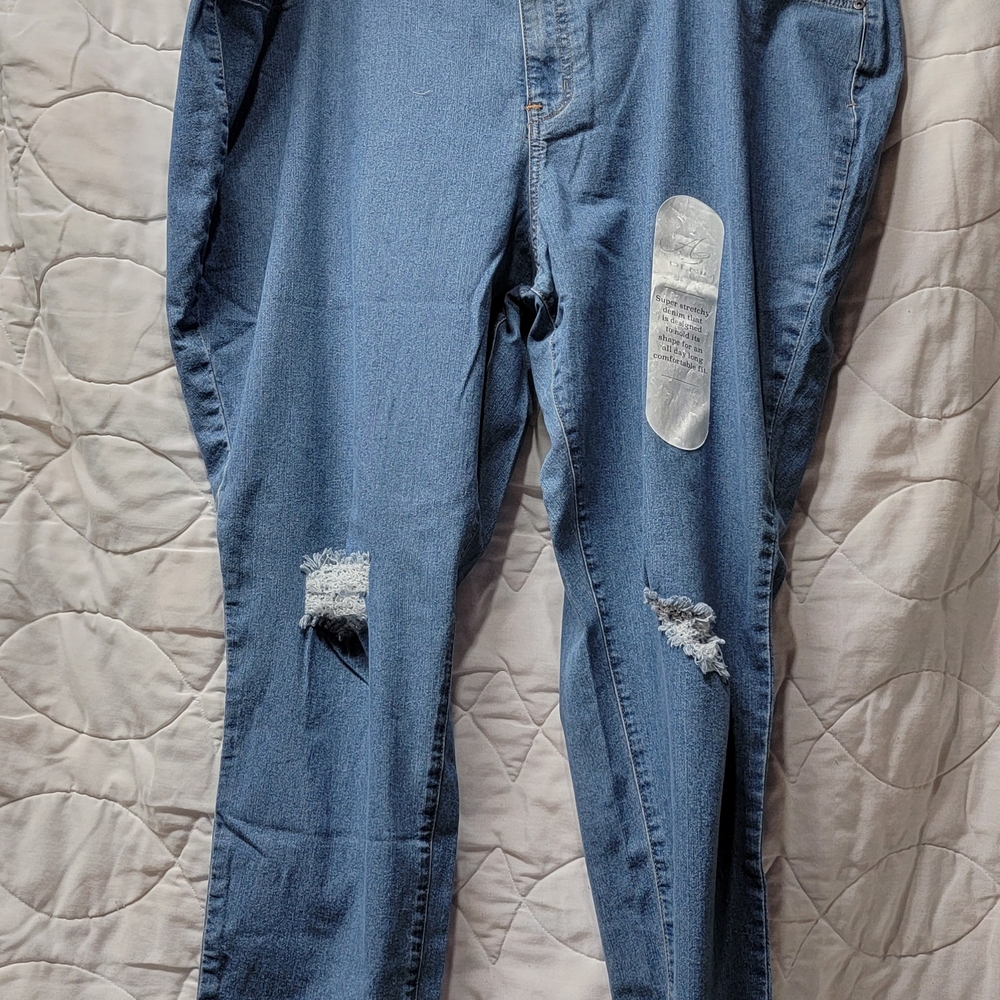 A3 Denim Classic Skinny Distressed Jeans NWT Size 26W PLUS